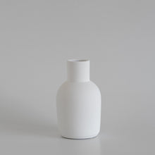 Lade das Bild in den Galerie-Viewer, Vase Aire aus Steingut - o cactuu