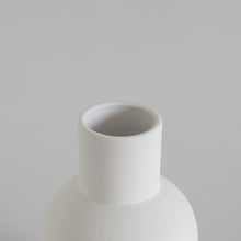 Lade das Bild in den Galerie-Viewer, Vase Aire aus Steingut - o cactuu