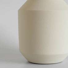 Lade das Bild in den Galerie-Viewer, Vase Sado aus Steingut - o cactuu