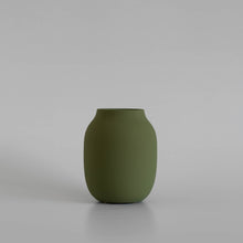 Lade das Bild in den Galerie-Viewer, Vase Rhos aus Steingut, olivgrün - o cactuu