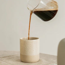 Lade das Bild in den Galerie-Viewer, Becher Mela aus Steingut - o cactuu