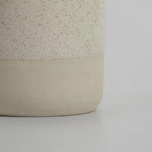 Lade das Bild in den Galerie-Viewer, Becher Mela aus Steingut - o cactuu