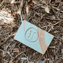 Lade das Bild in den Galerie-Viewer, Ground, Tonseife (One and Only 2023) - Helleo Olivenölseife