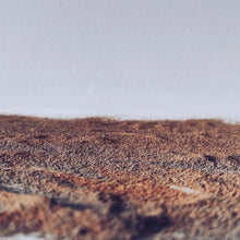 Lade das Bild in den Galerie-Viewer, Ground, Tonseife (One and Only 2023) - Helleo Olivenölseife