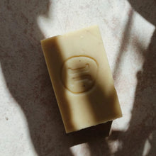 Lade das Bild in den Galerie-Viewer, Home - Helleo Olivenölseife (limitiert)
