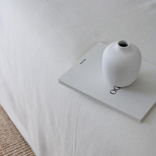 Lade das Bild in den Galerie-Viewer, Vase Blanc aus Steingut - o cactuu