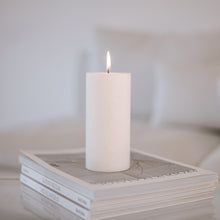 Lade das Bild in den Galerie-Viewer, Blockkerze aus Olivenwachs - Eulenschnitt
