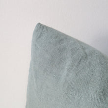 Lade das Bild in den Galerie-Viewer, Mira - Kissenbezug aus Leinen (50 x 50 cm)