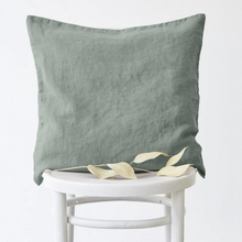 Lade das Bild in den Galerie-Viewer, Mira - Kissenbezug aus Leinen (50 x 50 cm)