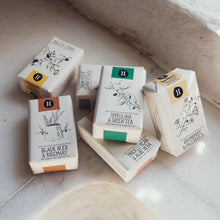 Lade das Bild in den Galerie-Viewer, Black beer & Rosemary - Olivenölseife