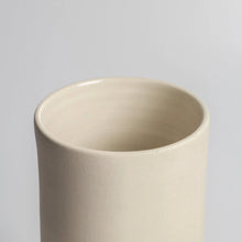 Load image into Gallery viewer, Vase Sleek aus Steingut - o cactuu
