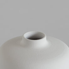 Load image into Gallery viewer, Vase Blanc aus Steingut - o cactuu
